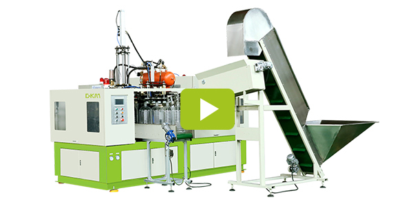 Plastic blow molding machine