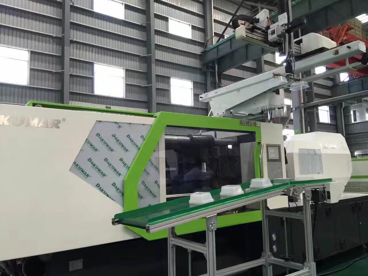 Injection Machine Robot Maker