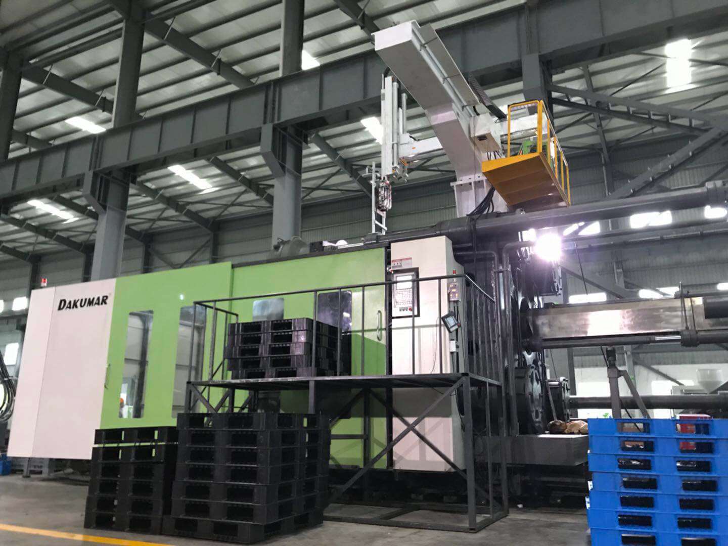 4 trucklift molding lines