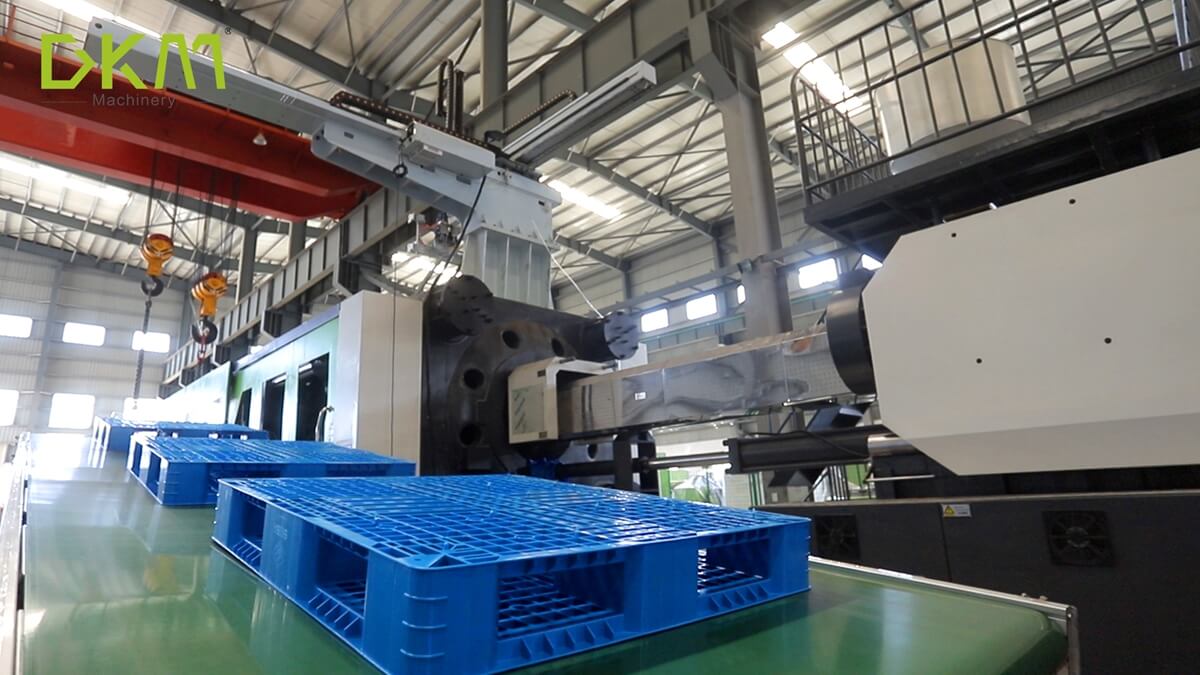 Plastic Pallet and Machine